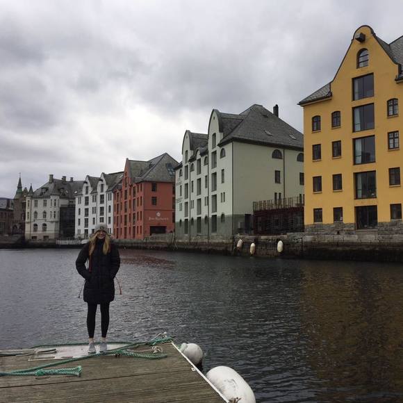 Meet your Posher, Ruth - Picture 1 of 1